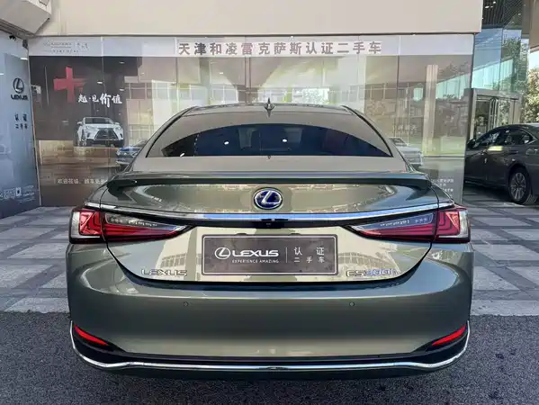 Lexus ES 2022