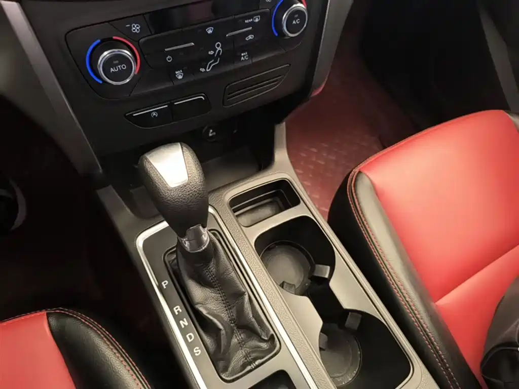 Ford Kuga 2017 — фото 14