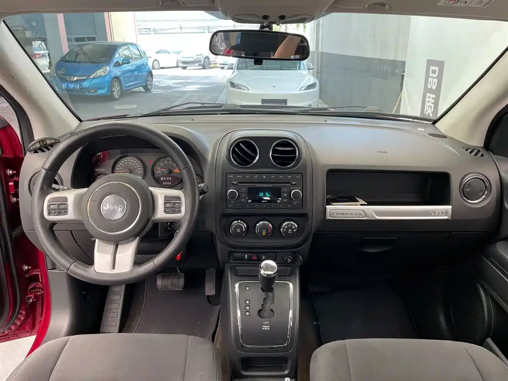 Jeep Compass 2014 — фото 8
