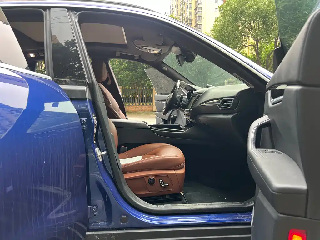 Maserati Levante 2016 — фото 18