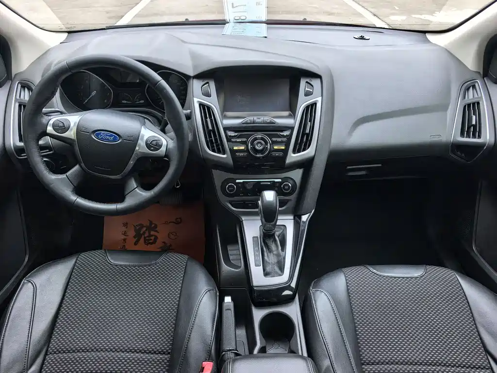 Ford Focus 2014 — фото 7