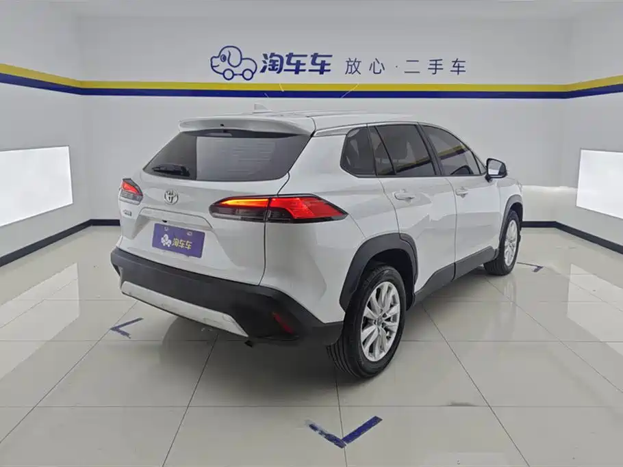 Toyota Corolla Cross 2022 — фото 3