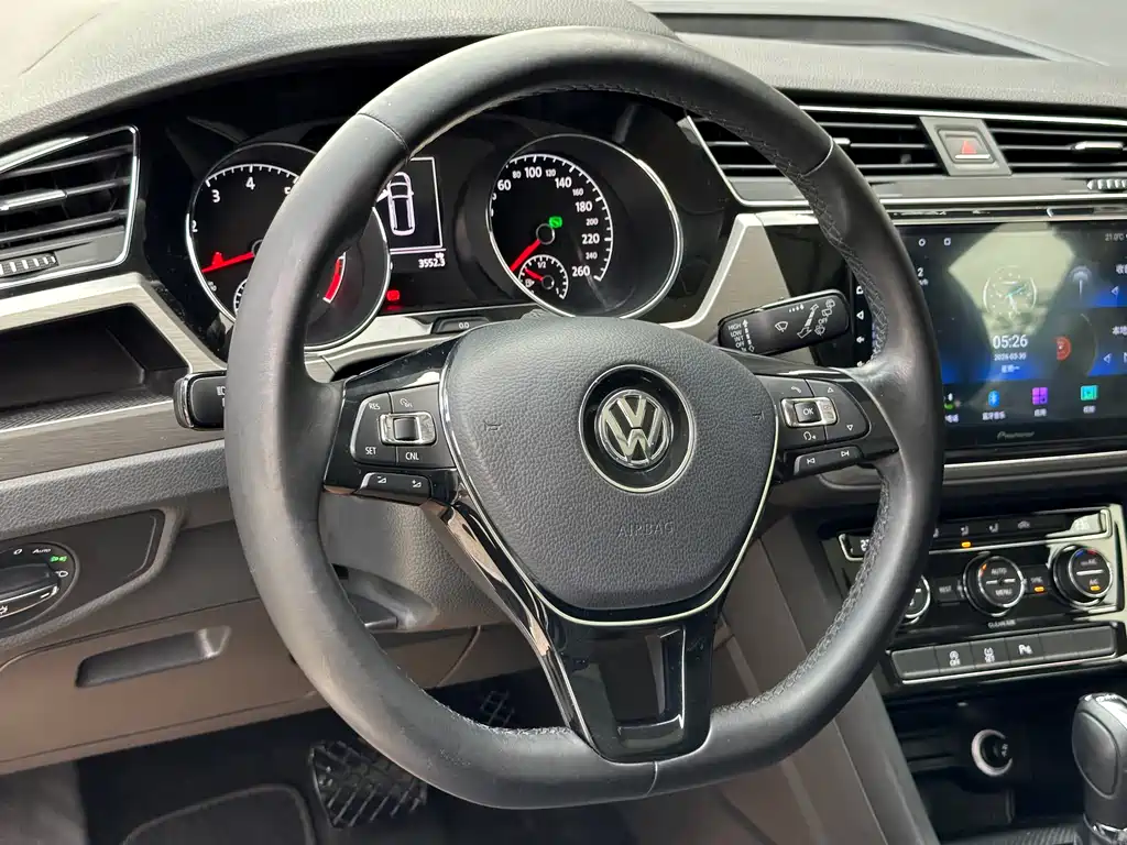 Volkswagen Touran 2017 — фото 6