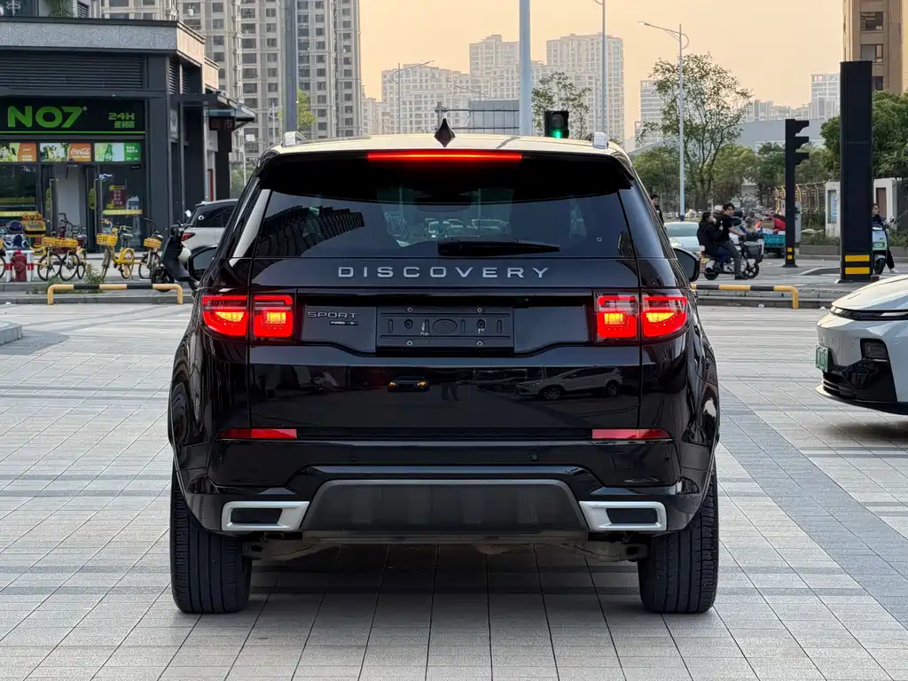 Land Rover Discovery Sport 2021 — фото 11