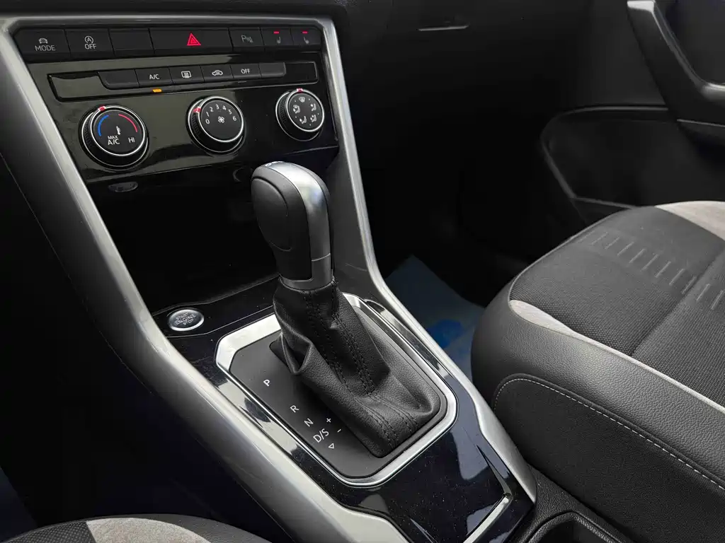 Volkswagen T-Roc 2022 — фото 13