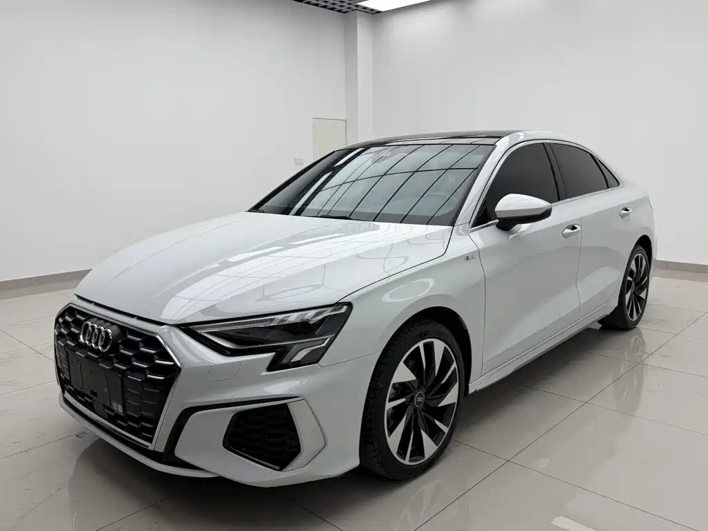Audi A3 2023 — фото 1