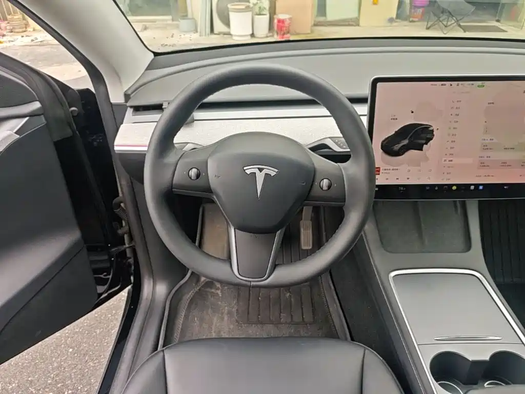 Tesla Model Y 2023 — фото 11