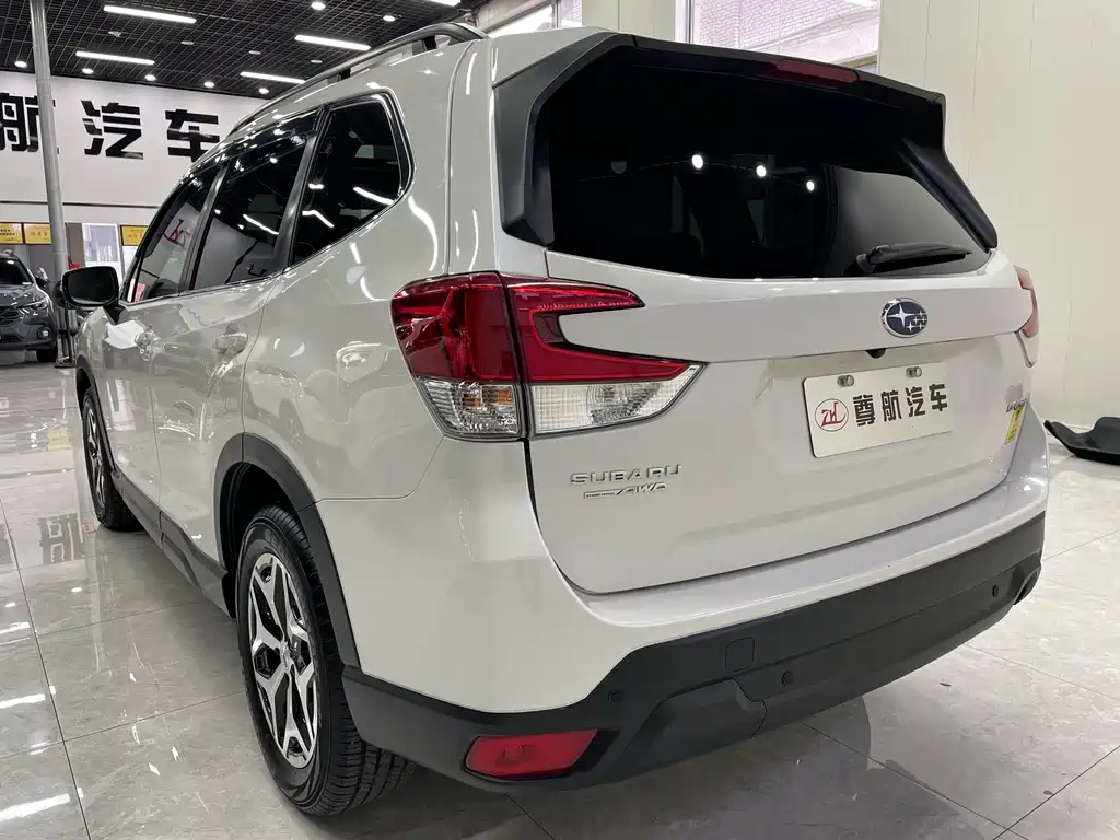 Subaru Forester 2023 — фото 6