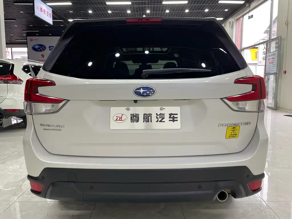 Subaru Forester 2023 — фото 7