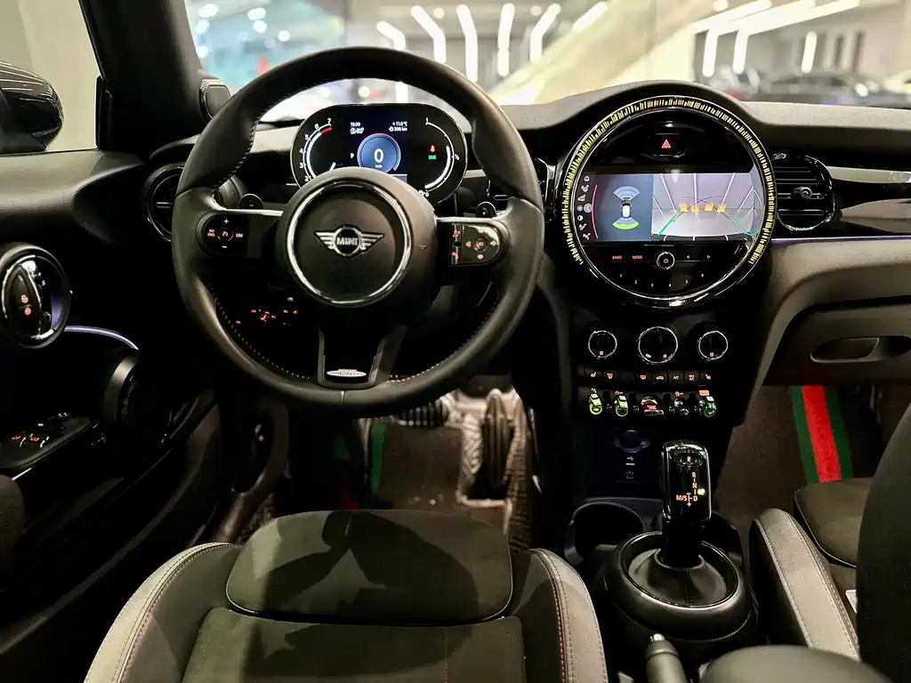MINI MINI 2023