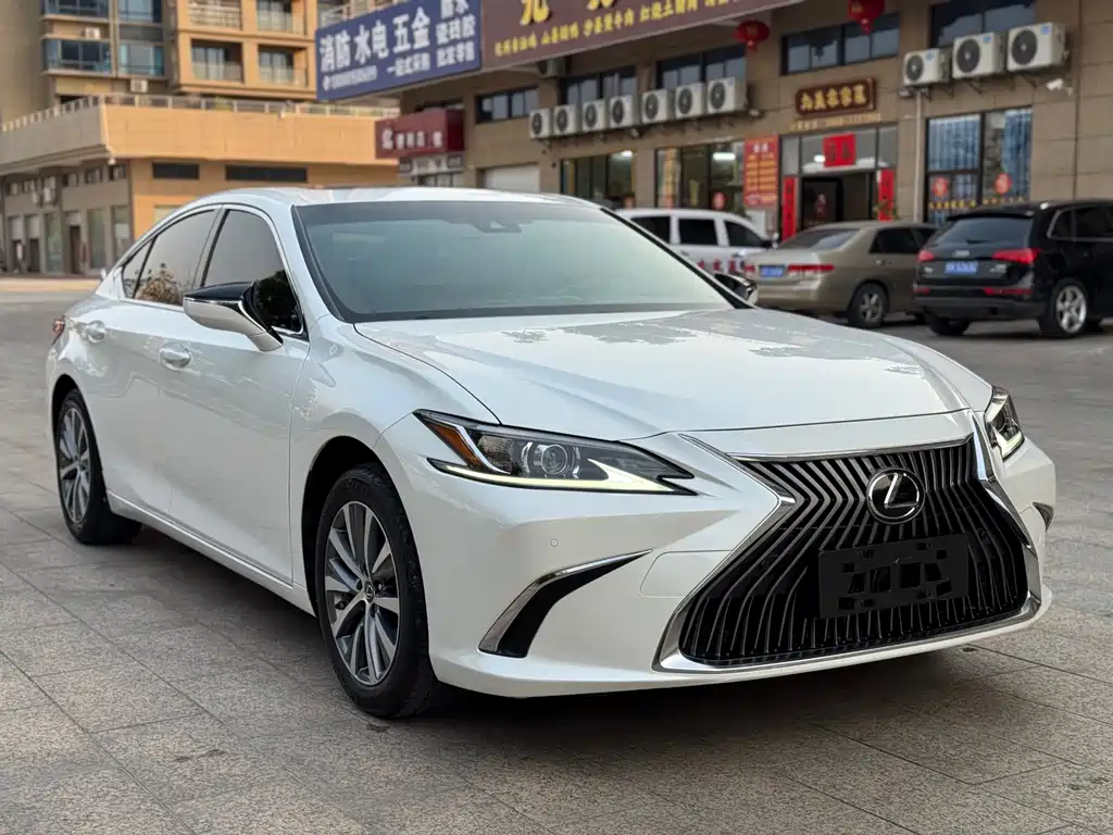 Lexus ES 2019 — фото 3