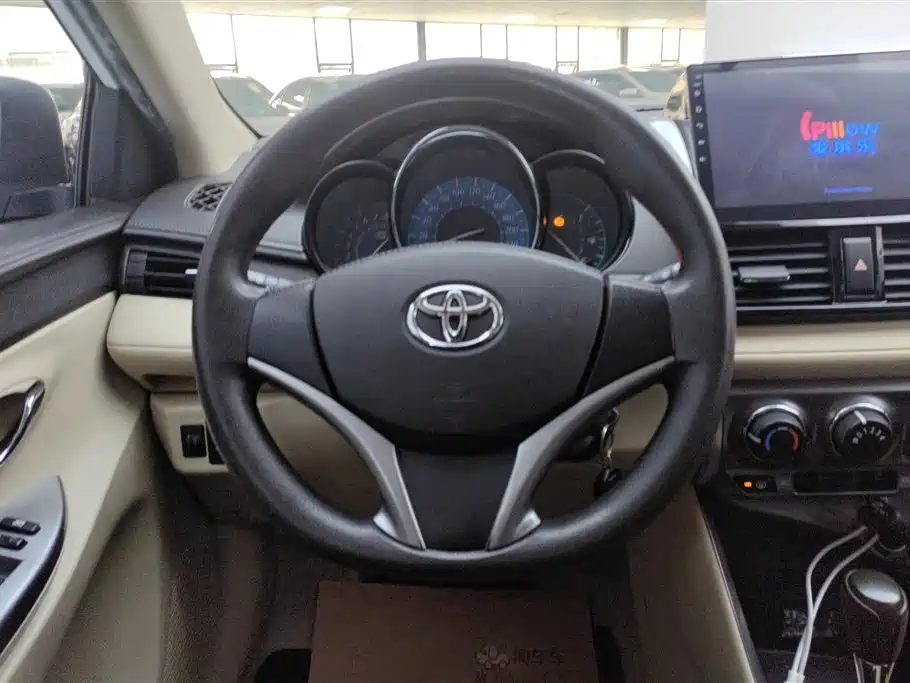 Toyota Yaris L 2015 — фото 15