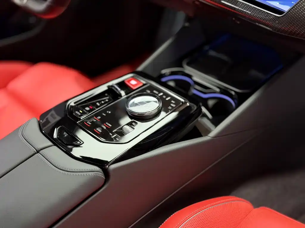 BMW M5 New Energy 2025 — фото 12