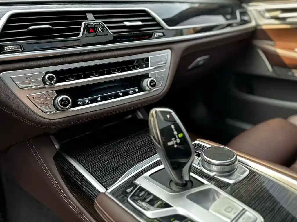 BMW 7 Series 2020 — фото 8