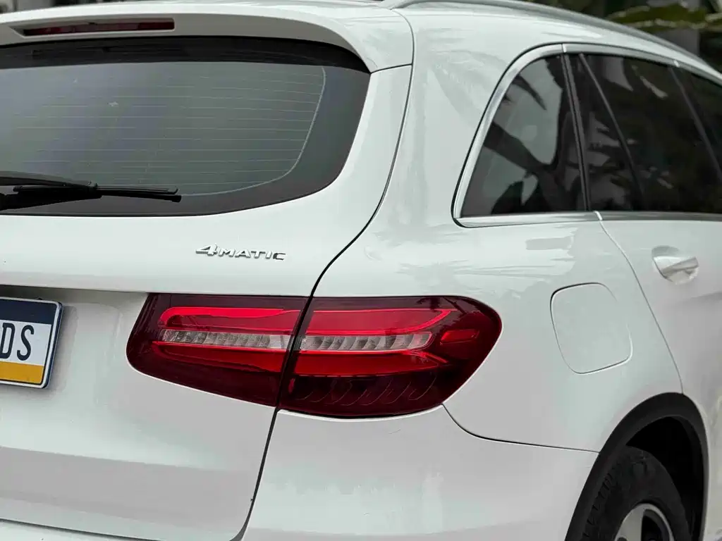 Mercedes-Benz GLC 2018 — фото 15
