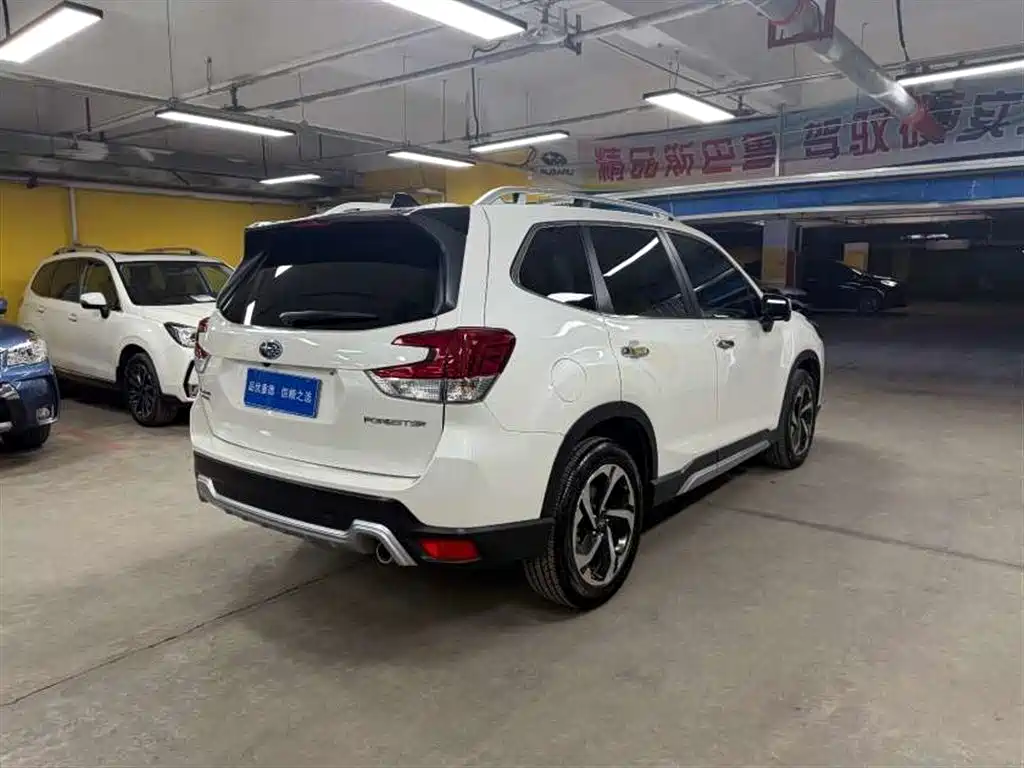 Subaru Forester 2023 — фото 8