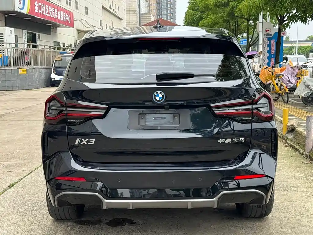 BMW iX3 2023 — фото 14