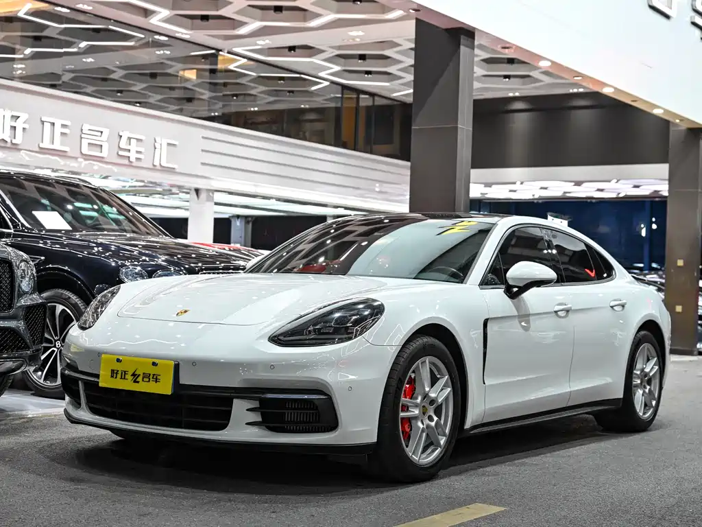 Porsche Panamera 2019 — фото 1