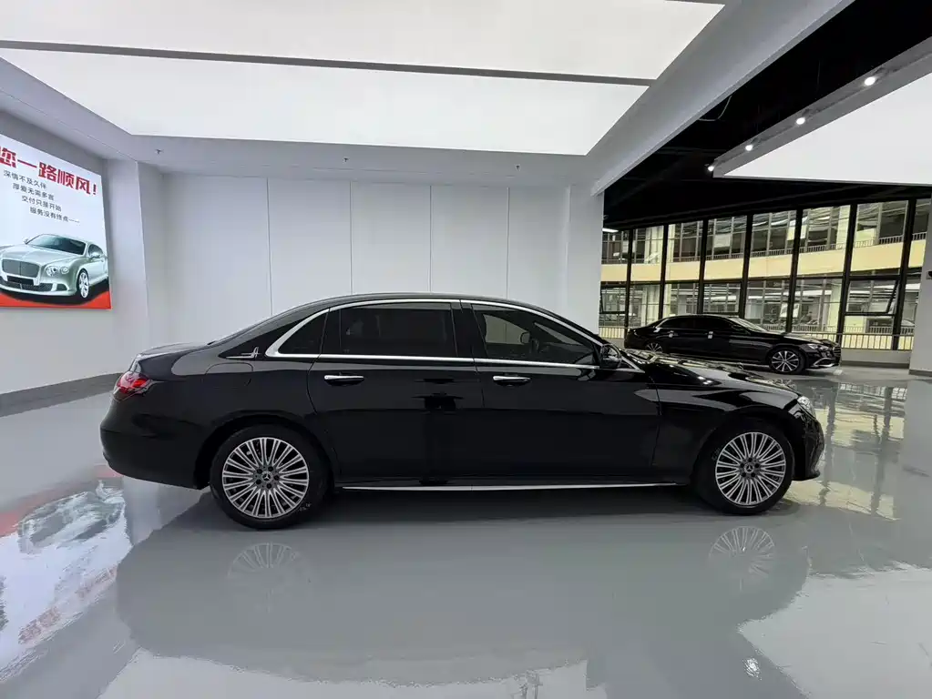 Mercedes-Benz E-Class 2023 — фото 10