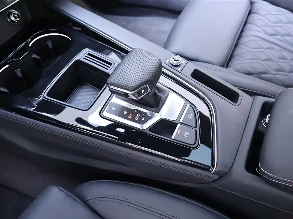 Audi A4L 2024 — фото 12
