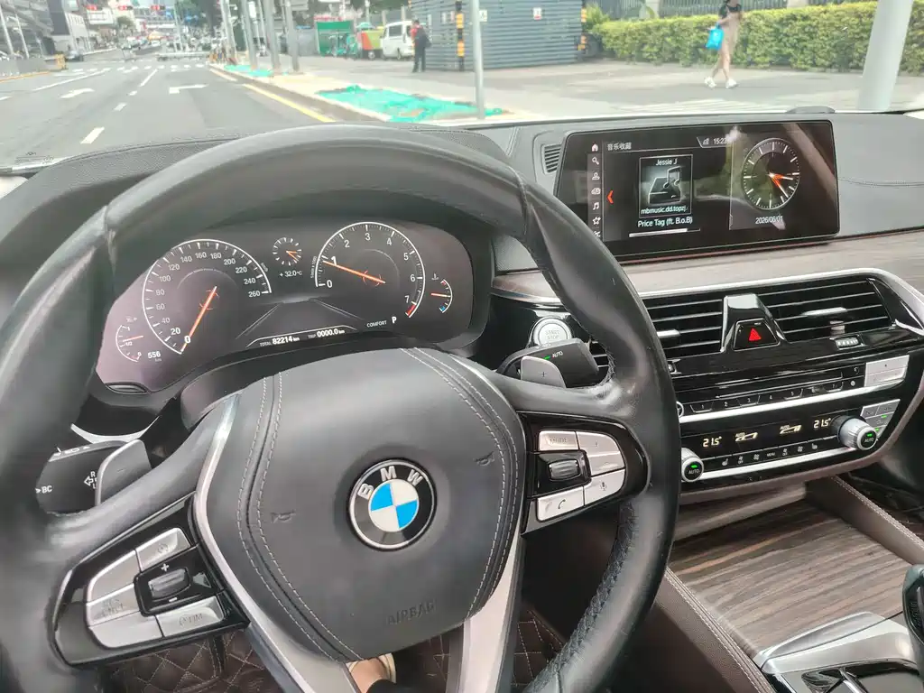 BMW 5 Series 2019 — фото 16