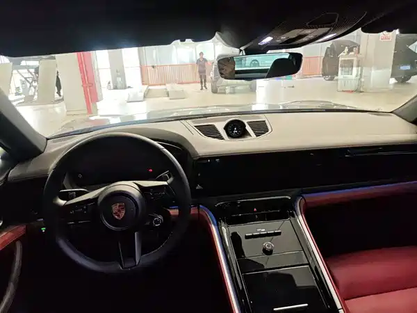 Porsche Panamera 2025