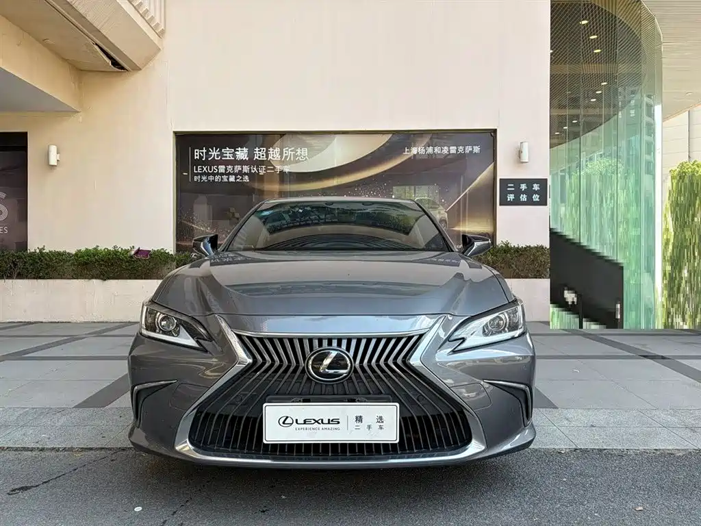Lexus ES 2020