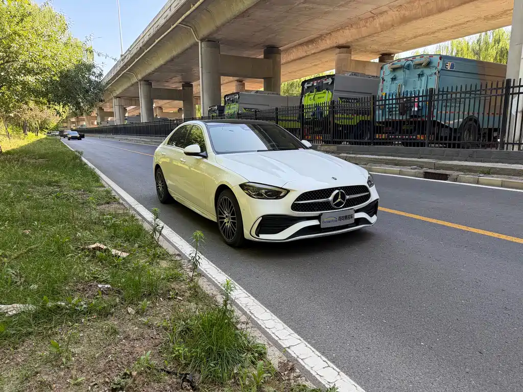 Mercedes-Benz C-Class 2023 — фото 3