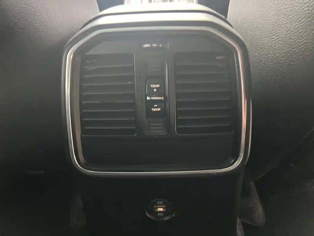 Porsche Macan 2018 — фото 25