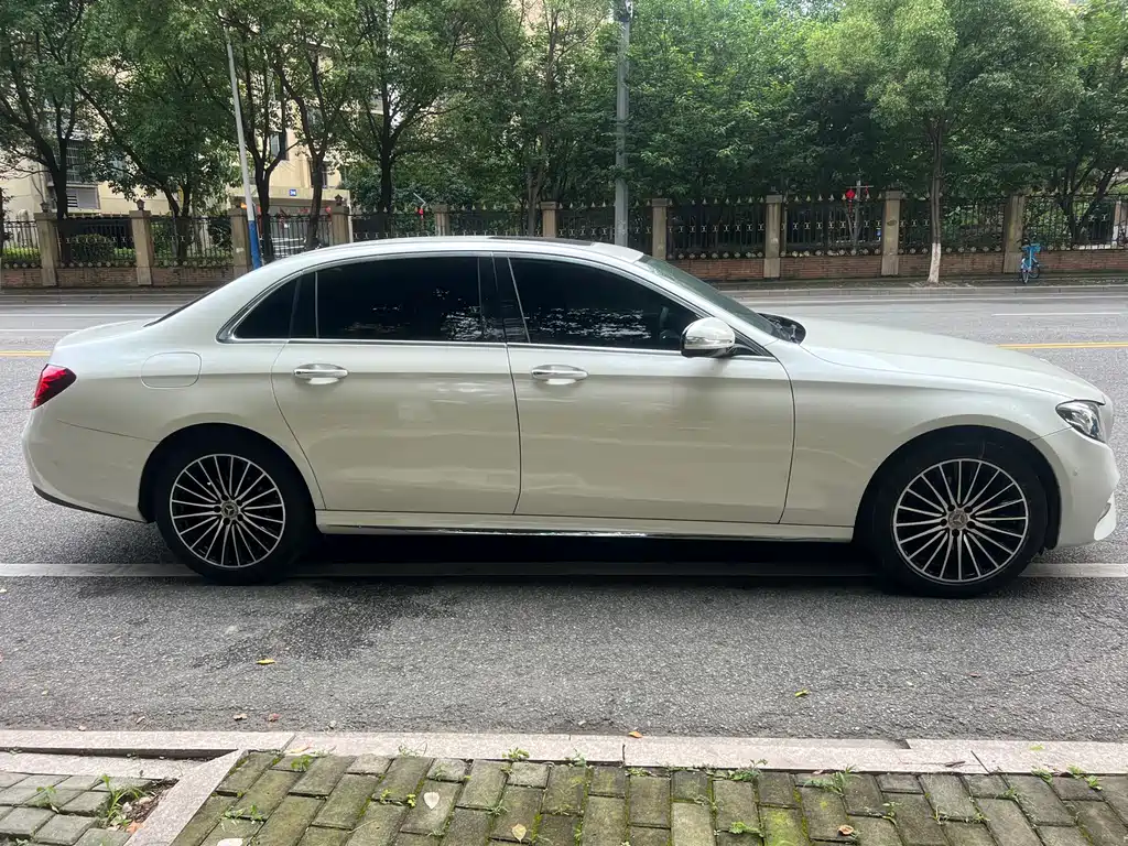 Mercedes-Benz E-Class 2017 — фото 4