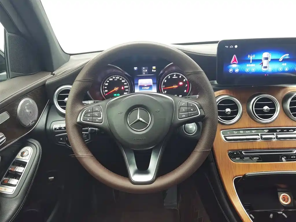 Mercedes-Benz GLC 2016 — фото 11