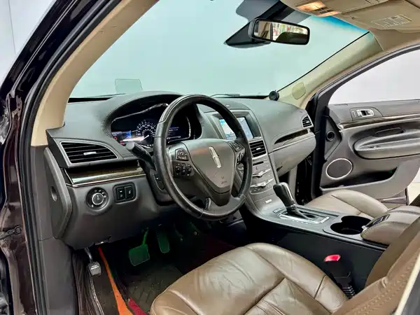Lincoln MKT 2010