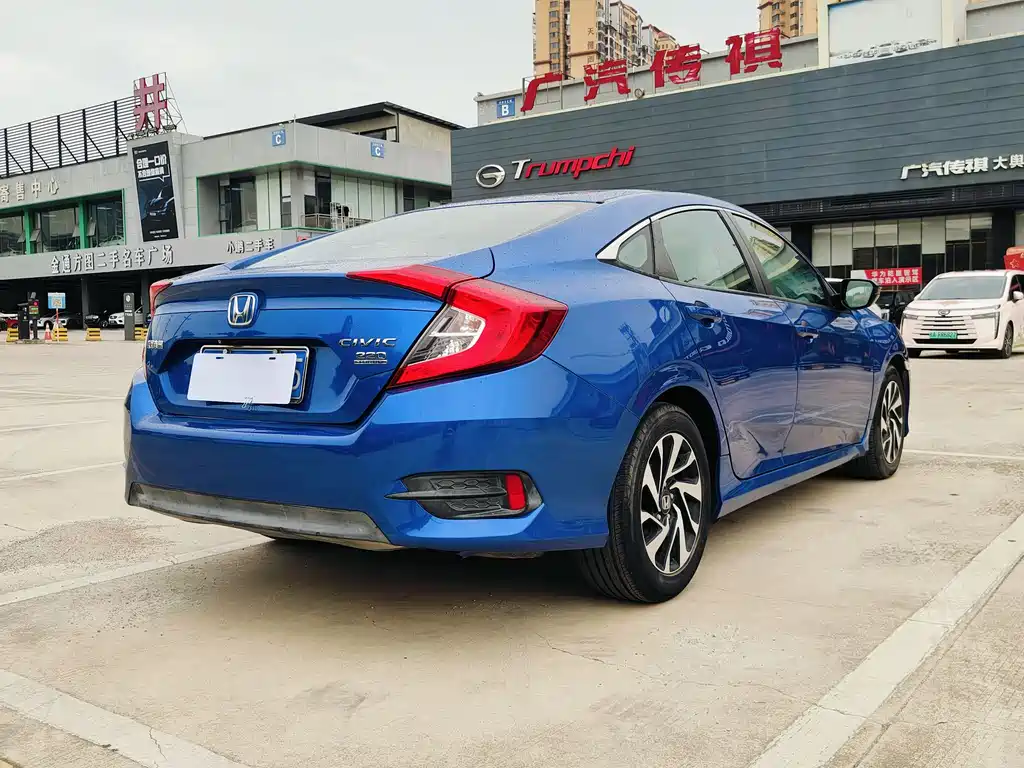Honda Civic 2018 — фото 7