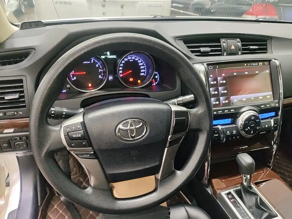 Toyota Reiz 2015 — фото 11