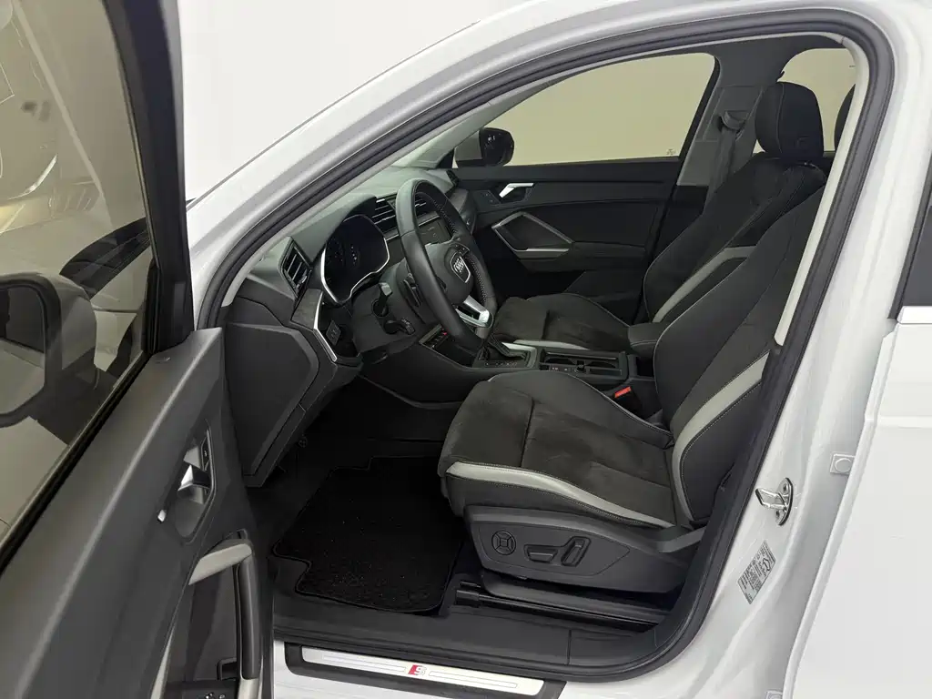 Audi Q3 2022 — фото 19