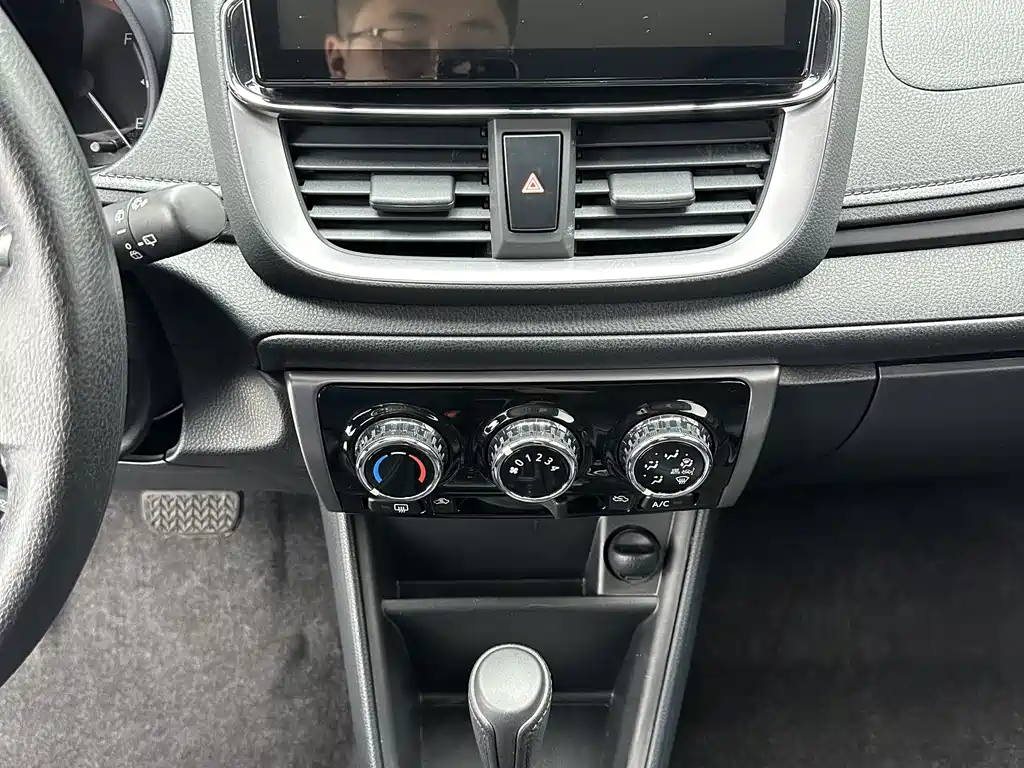 Toyota Yaris L 2022 — фото 14