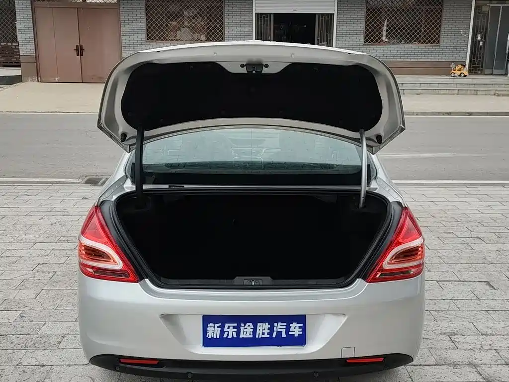 Peugeot 308 2016 — фото 15