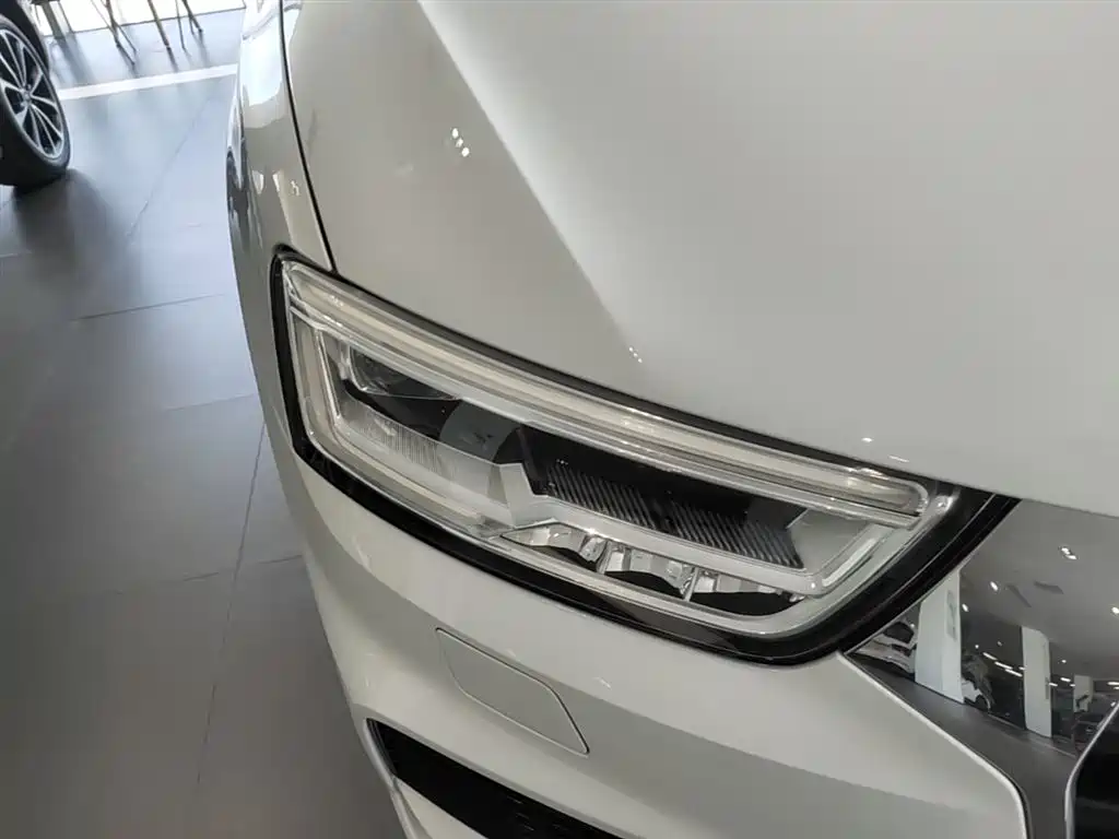 Audi Q3 2019 — фото 13