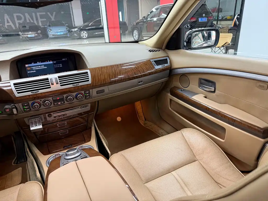 BMW 7 Series 2005 — фото 10