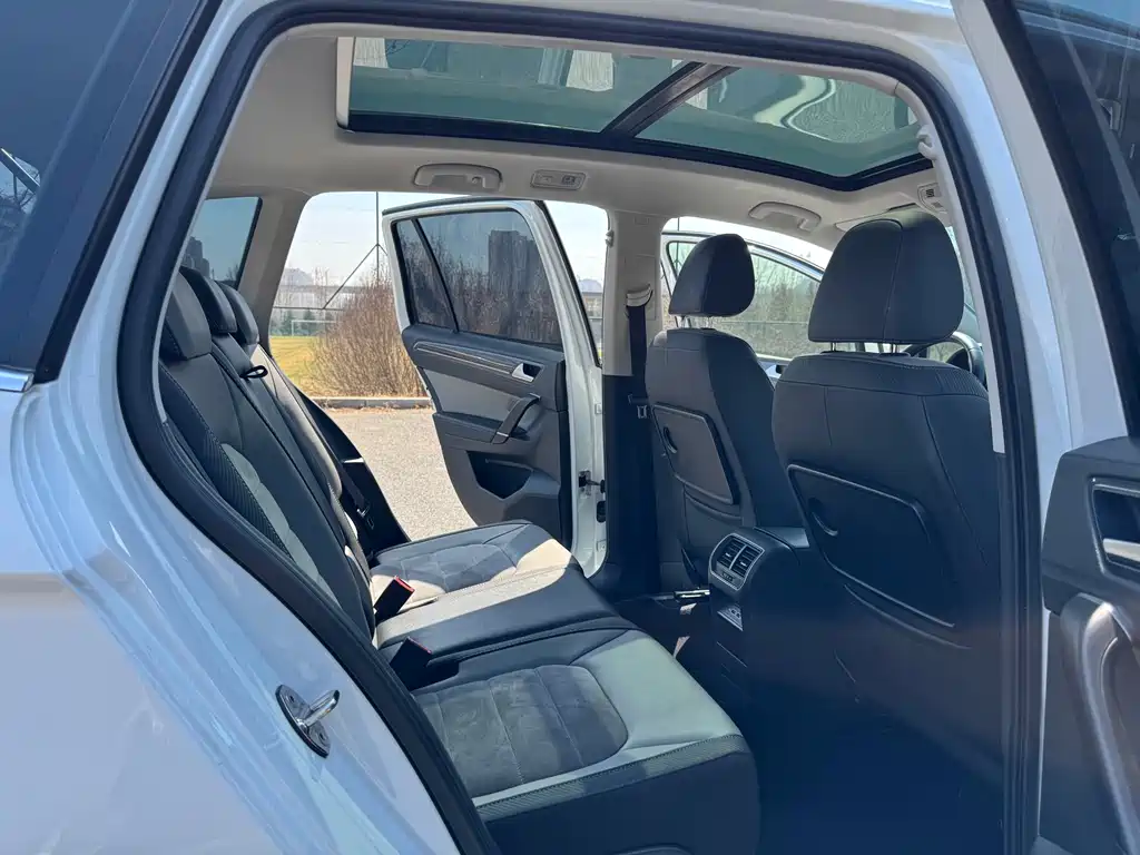 Volkswagen Golf Sportsvan 2019 — фото 24