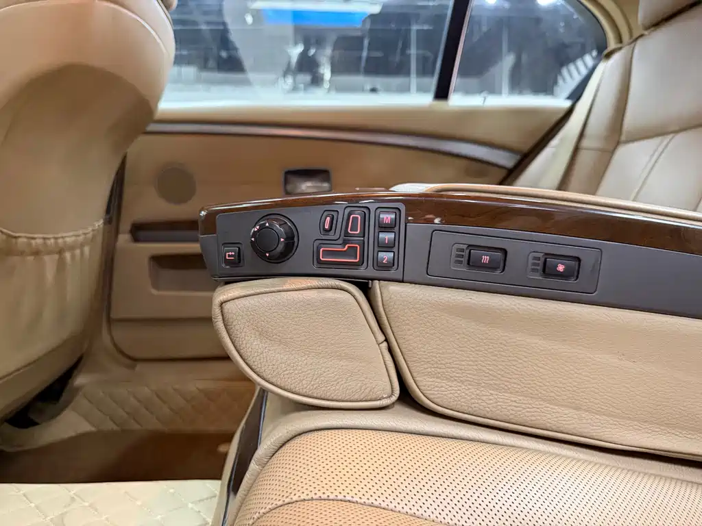 BMW 7 Series 2005 — фото 34