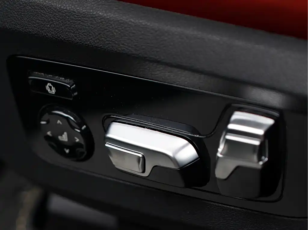 BMW X6 M 2023 — фото 17