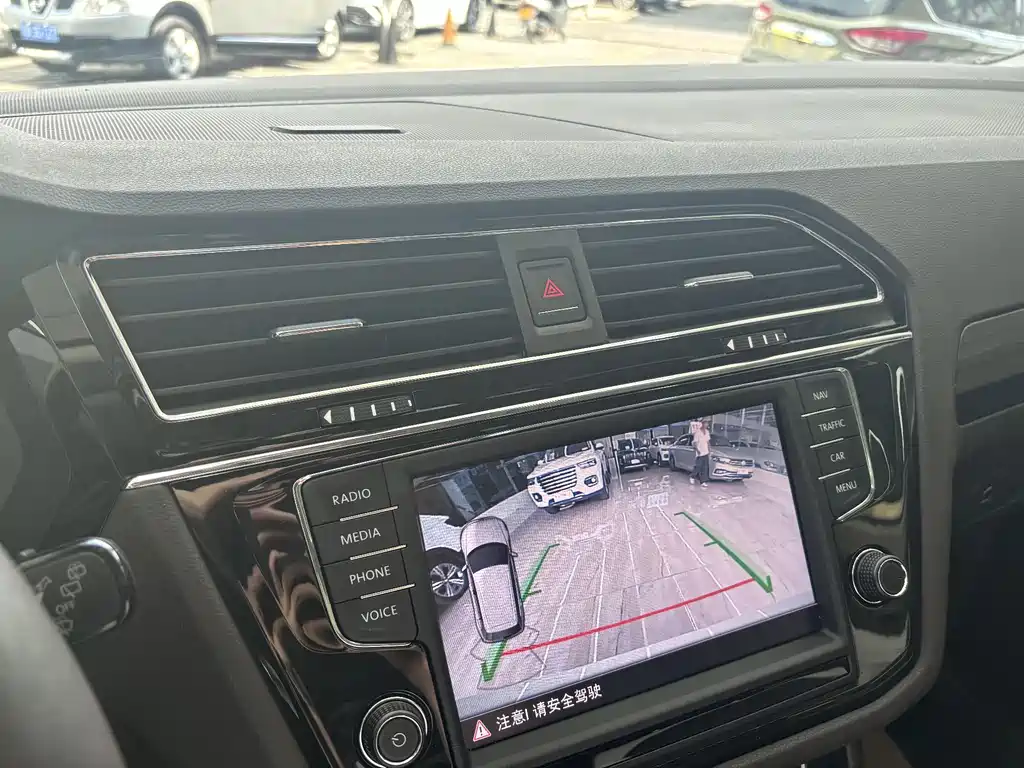 Volkswagen Tiguan L 2018 — фото 14