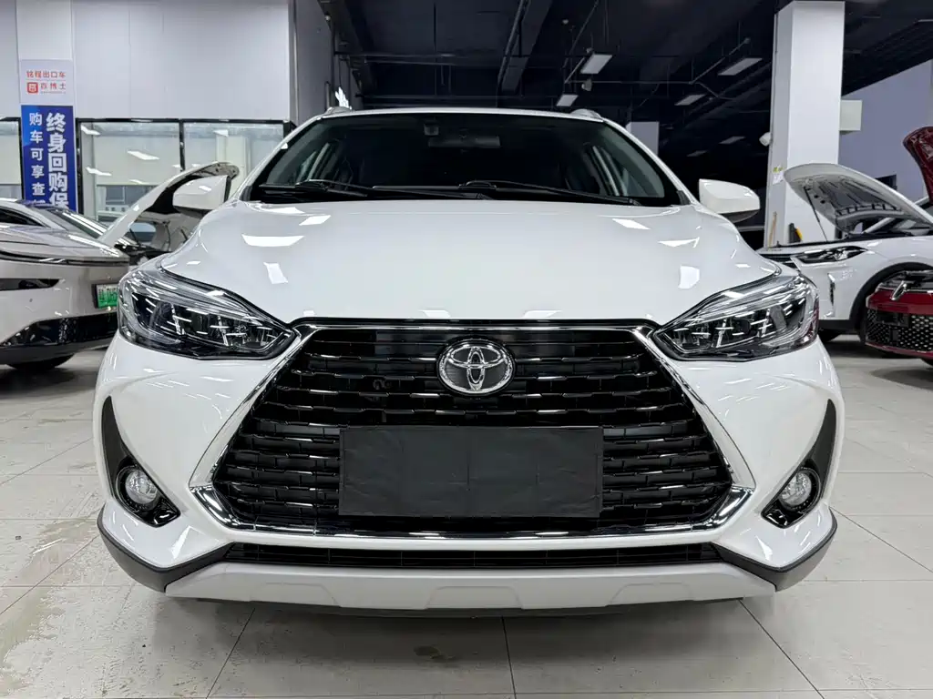 Toyota Yaris L 2023