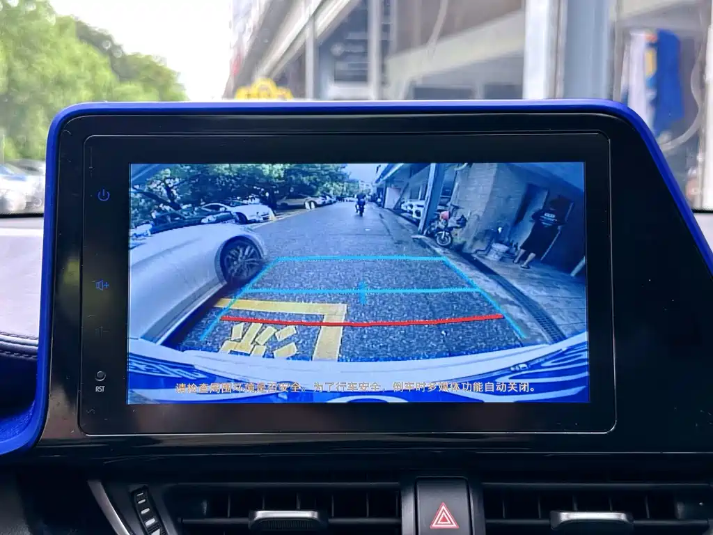 Toyota C-HR 2023 — фото 22