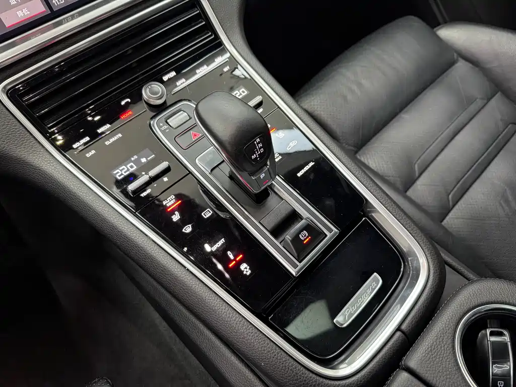 Porsche Panamera 2018 — фото 11
