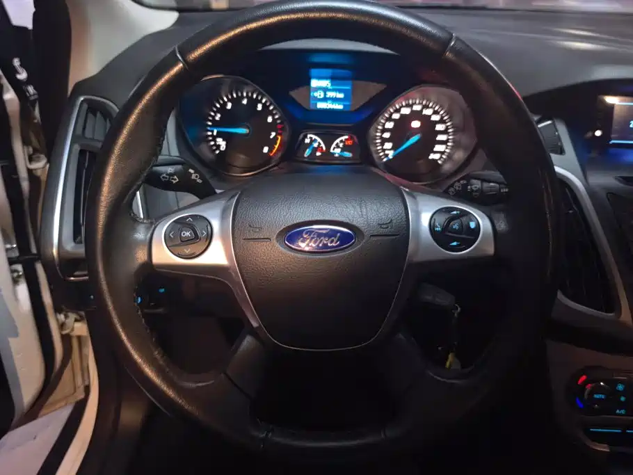 Ford Focus 2014 — фото 15