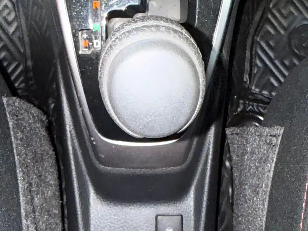 Toyota Yaris L 2023 — фото 11