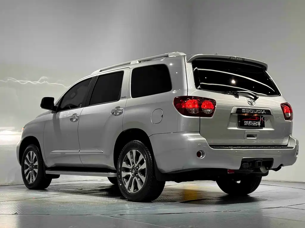 Toyota Sequoia 2024 — фото 22