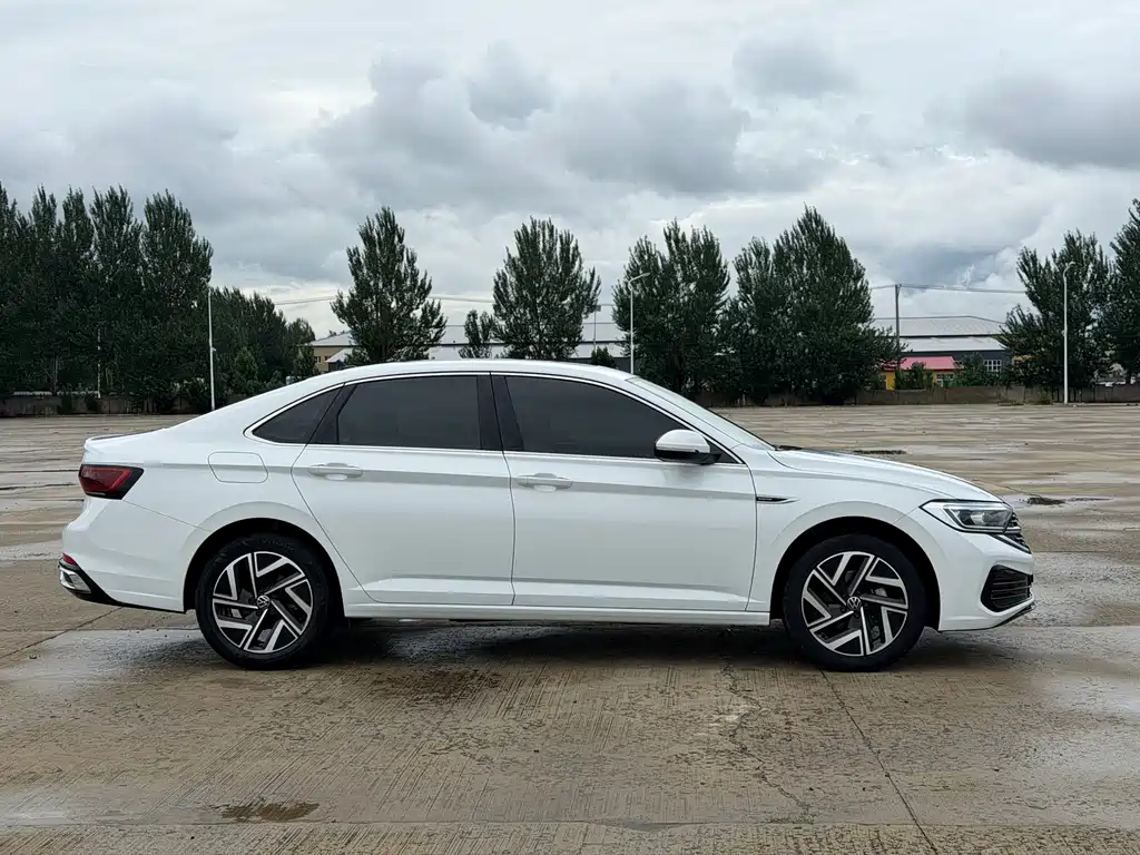 Volkswagen Sagitar 2022